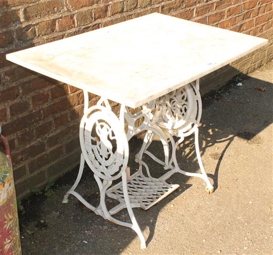Iron singer sewing machine - marble top(-)